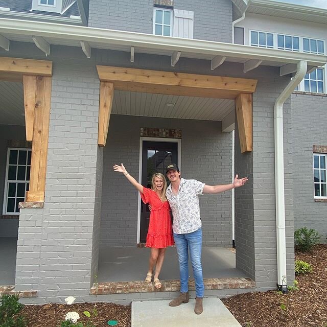 We are officially home owners! Can&rsquo;t wait to make memories and watch G and Luke grow up in this house. Huge thanks to @blacktiemoving @dblacktie the best moving company in town 🙌🏻