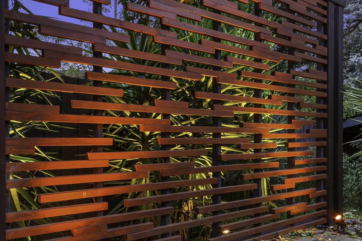  Freeman St House - Twilight shot of bespoke garden feature lattice wall 