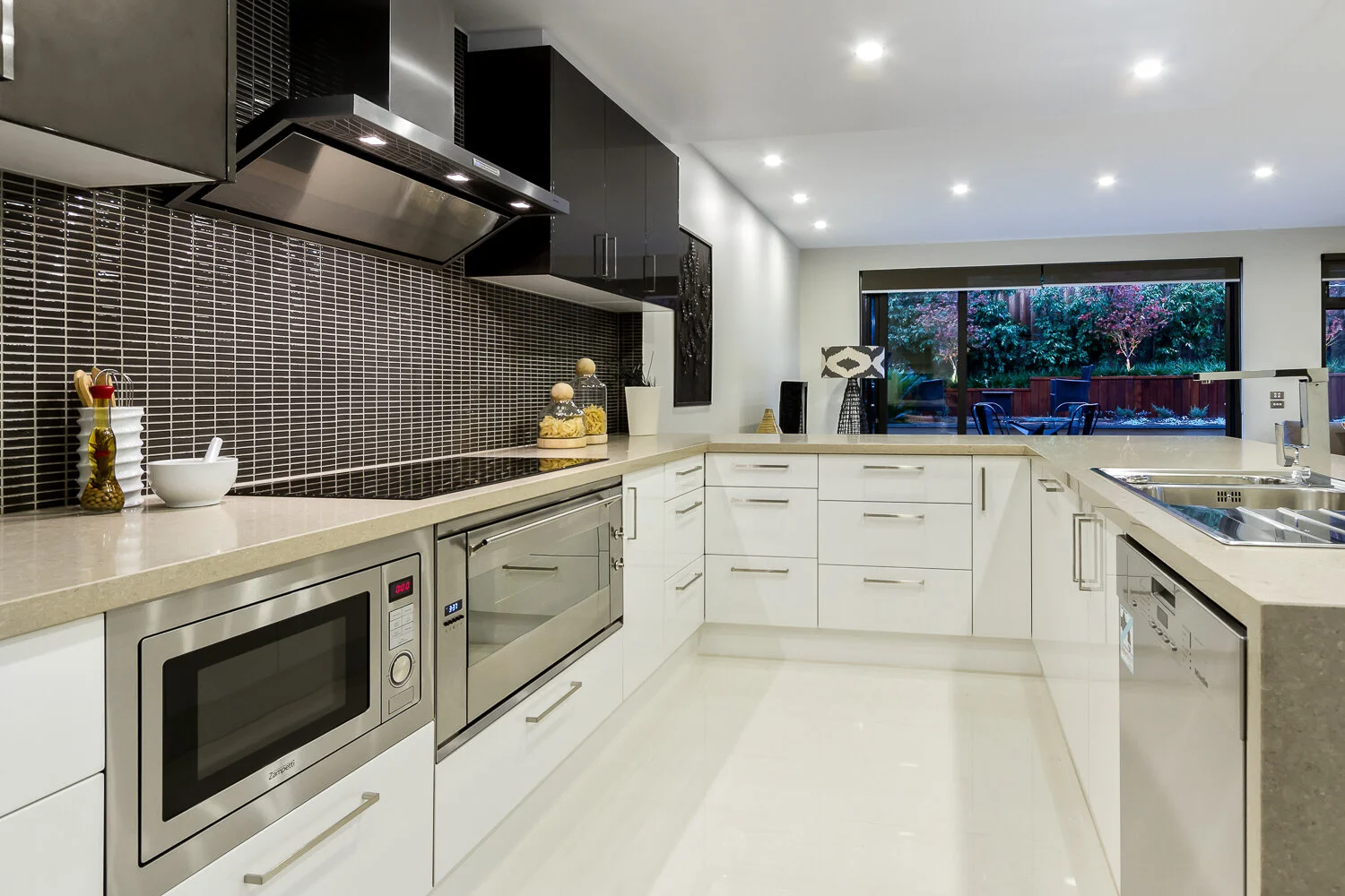  Alice St House - Imagine cooking up a storm and entertain your guests in this bespoke chef’s kitchen. 
