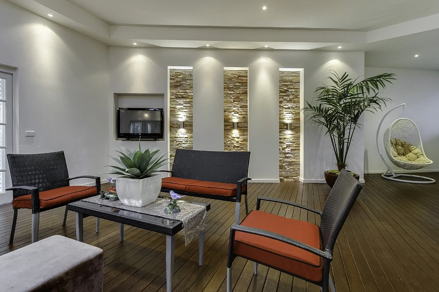  Hillside Ct House - Exquisite covered entertainment area provides year-round alfresco dining with recessed stone feature walls.  