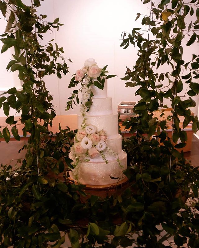 #wilmingtonnc #ilmwedding #ncwedding #ncweddingcakes #landfallwedding #wilmingtonweddings @country_club_of_landfall @landfall_living_magazine