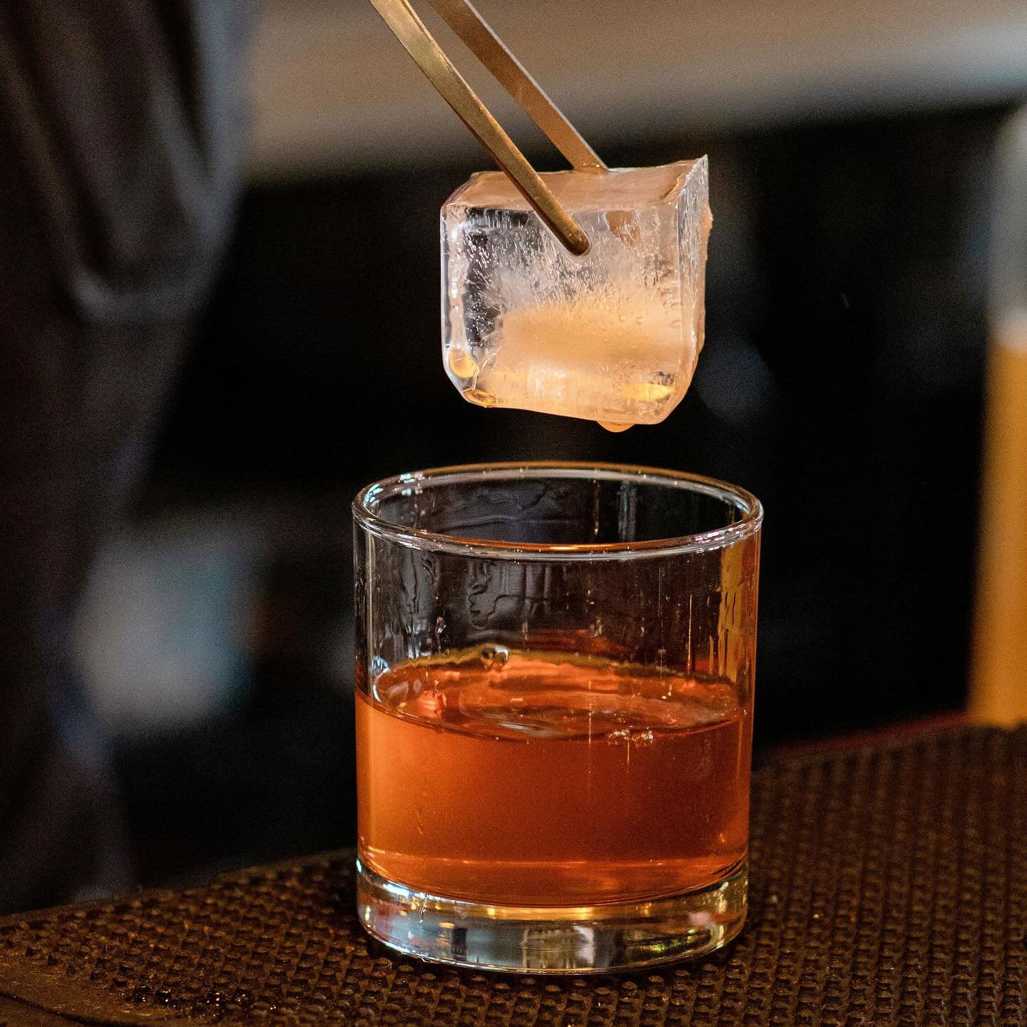 The story of a perfect cocktail 🥃

The Penny Pincher is made with:

Passionfruit, lychee, dragonfruit soju from Top Shelf, Suntory Toki Japanese Whiskey, Aperol, Passionfruit syrup, grapefruit bitters.

👉 @colehk22

See you tonight at Charlotte