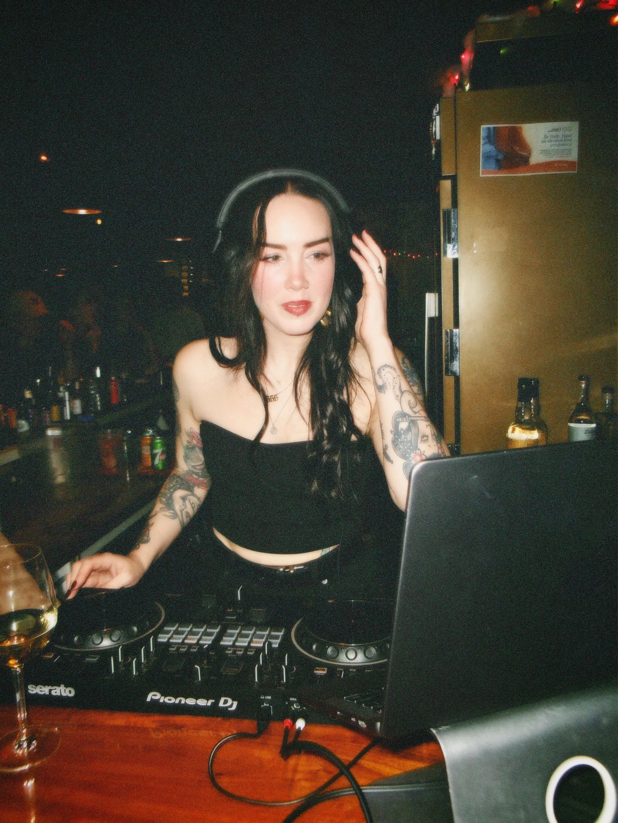 The vibes at charlotte Ottawa tn btw

she&rsquo;s the man. legally blonde. clueless. mean girls. + throwback tunes all night by @le.hartt 💓

FRIDAY SEPTEMBER 25TH AT CHARLOTTE OTTAWA 

your favourite collegiate y2k movies on the screen all night
che