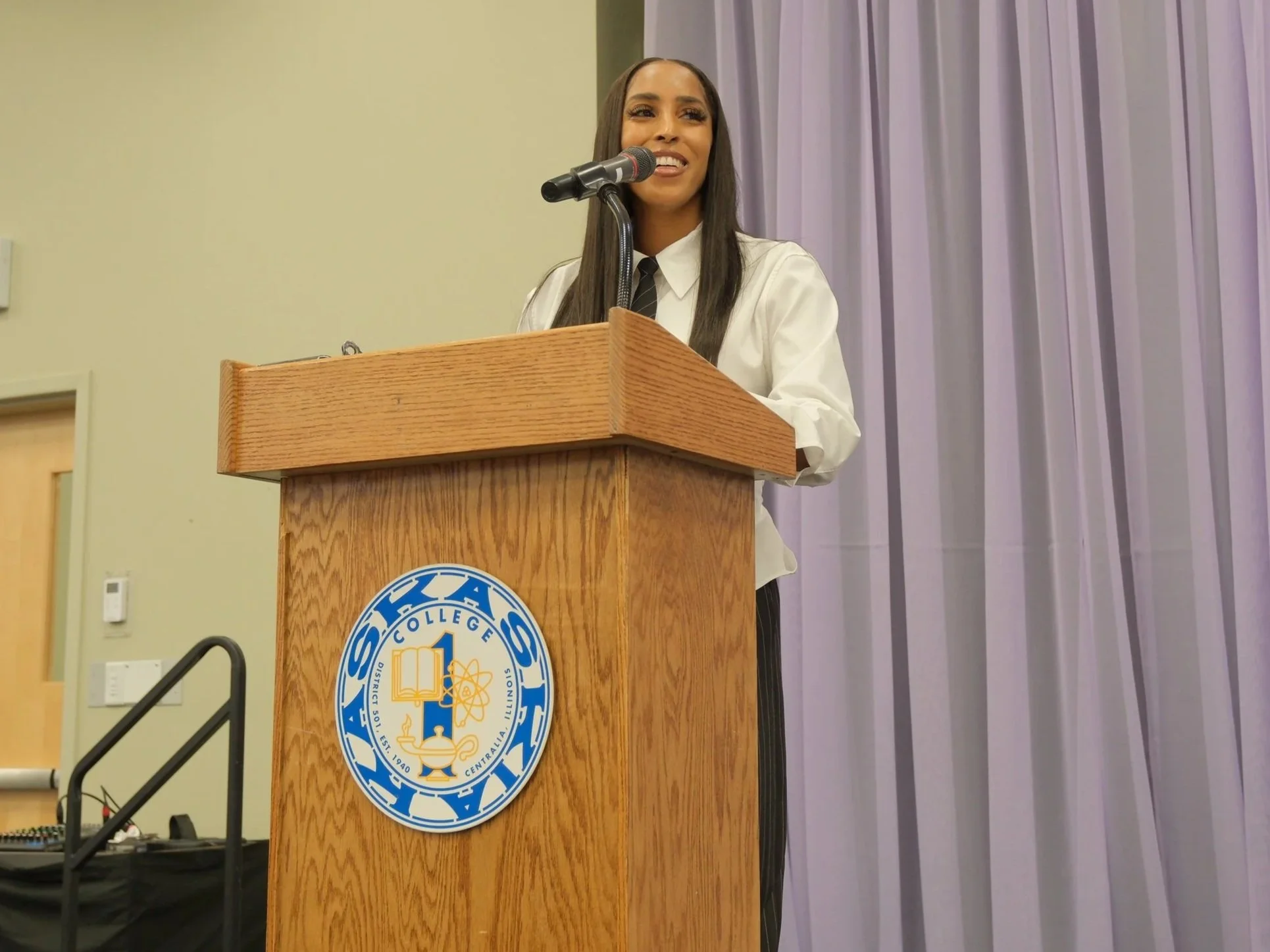 CHAMBER PRESIDENT MAKALIA ATKINS TALKS OPPORTUNITY AT ANNUAL BANQUET
