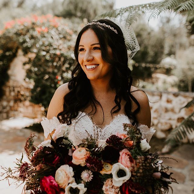 I mean these flowers and her hair is alriiiiight