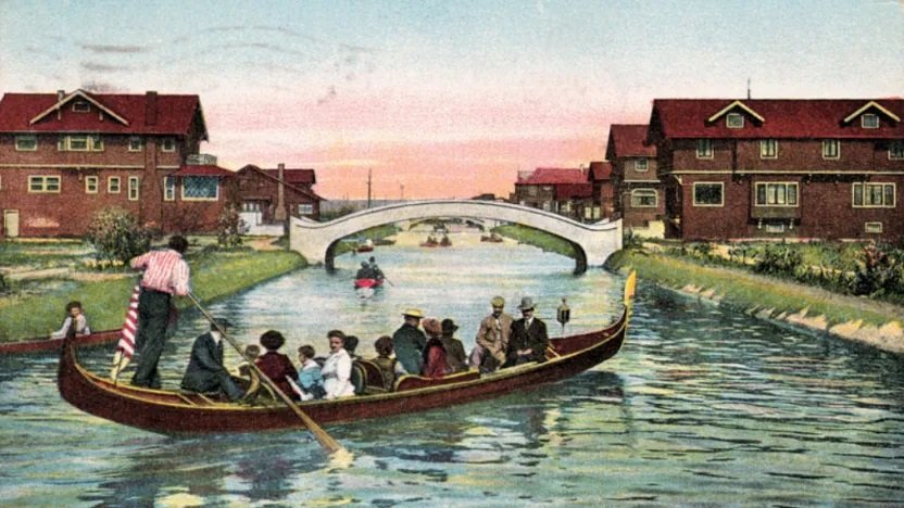 Gandolas on Venice Canals.jpg