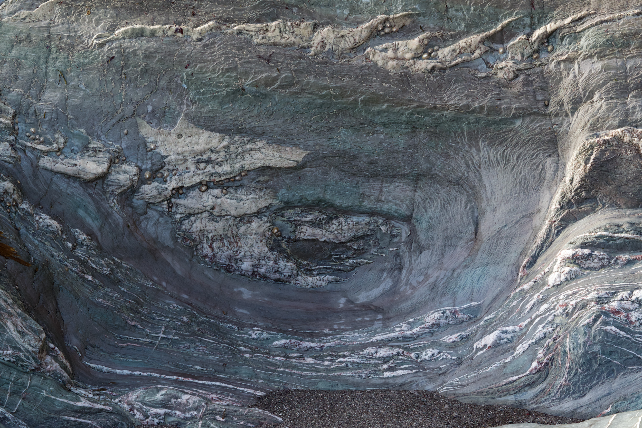 Circling rocks