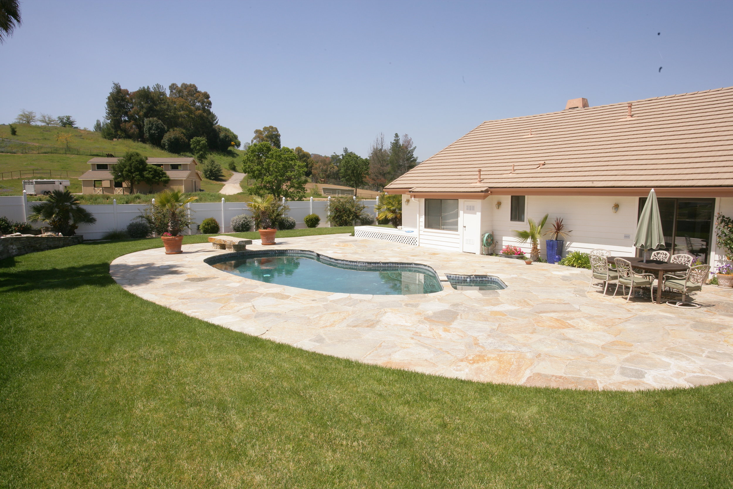 Pools - Sunset Gold Flagstone