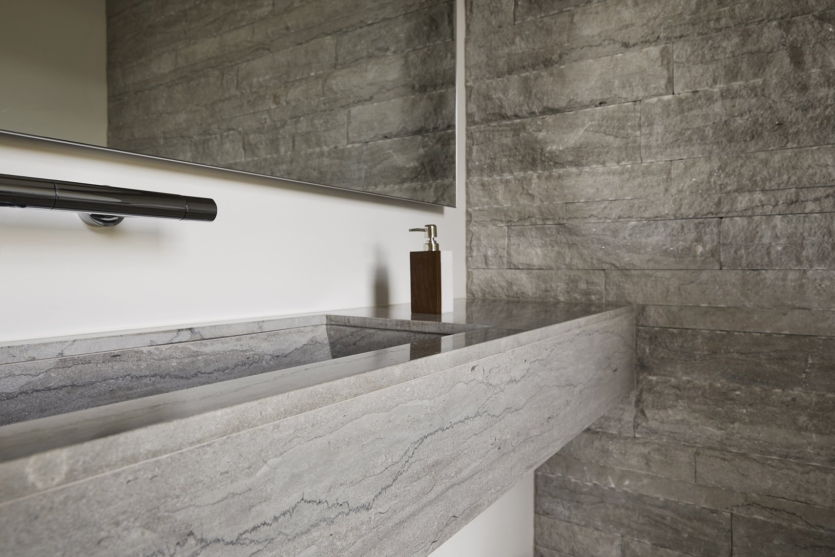 Pierreux Limestone – Vein Cut