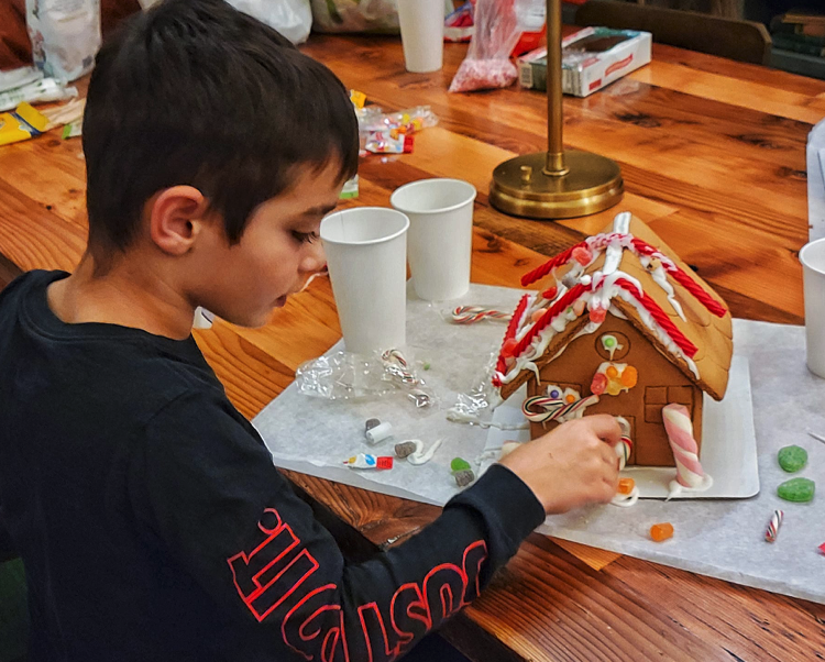 Helping Unhoused Families During Holidays - Dec22
