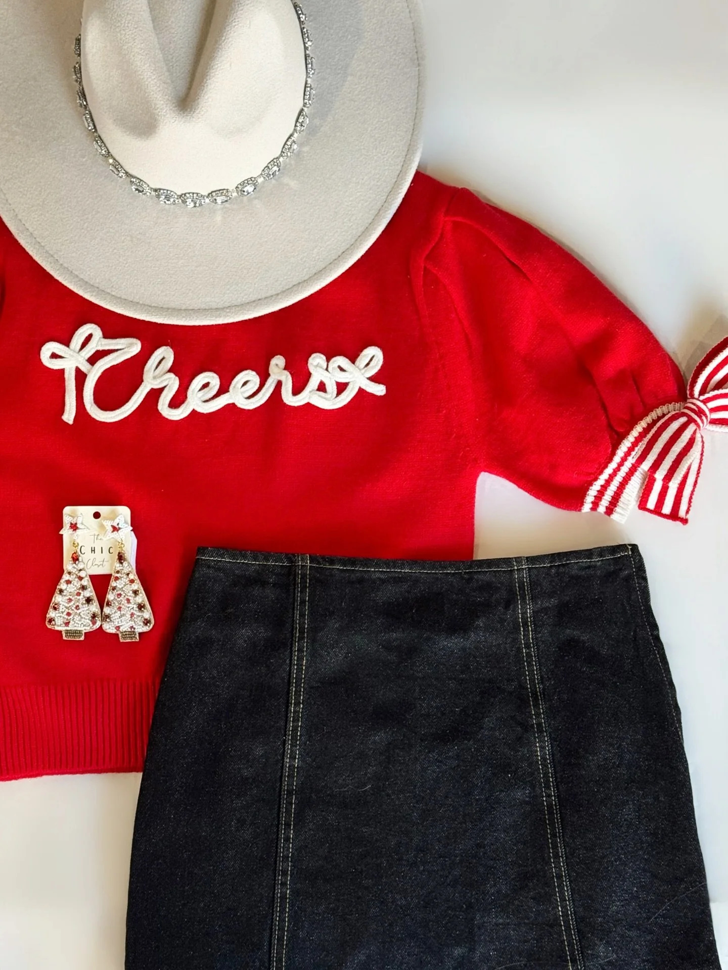 It&rsquo;s beginning to look a lot like new arrivals 🎁✨ Come shop the holiday cuteness with us 11&ndash;6pm today!

#holidayclothes #holidayboutique #boutiquefinds #womensclothes #womensboutiqueclothing #boutiqueclothes #boutiqueshopping