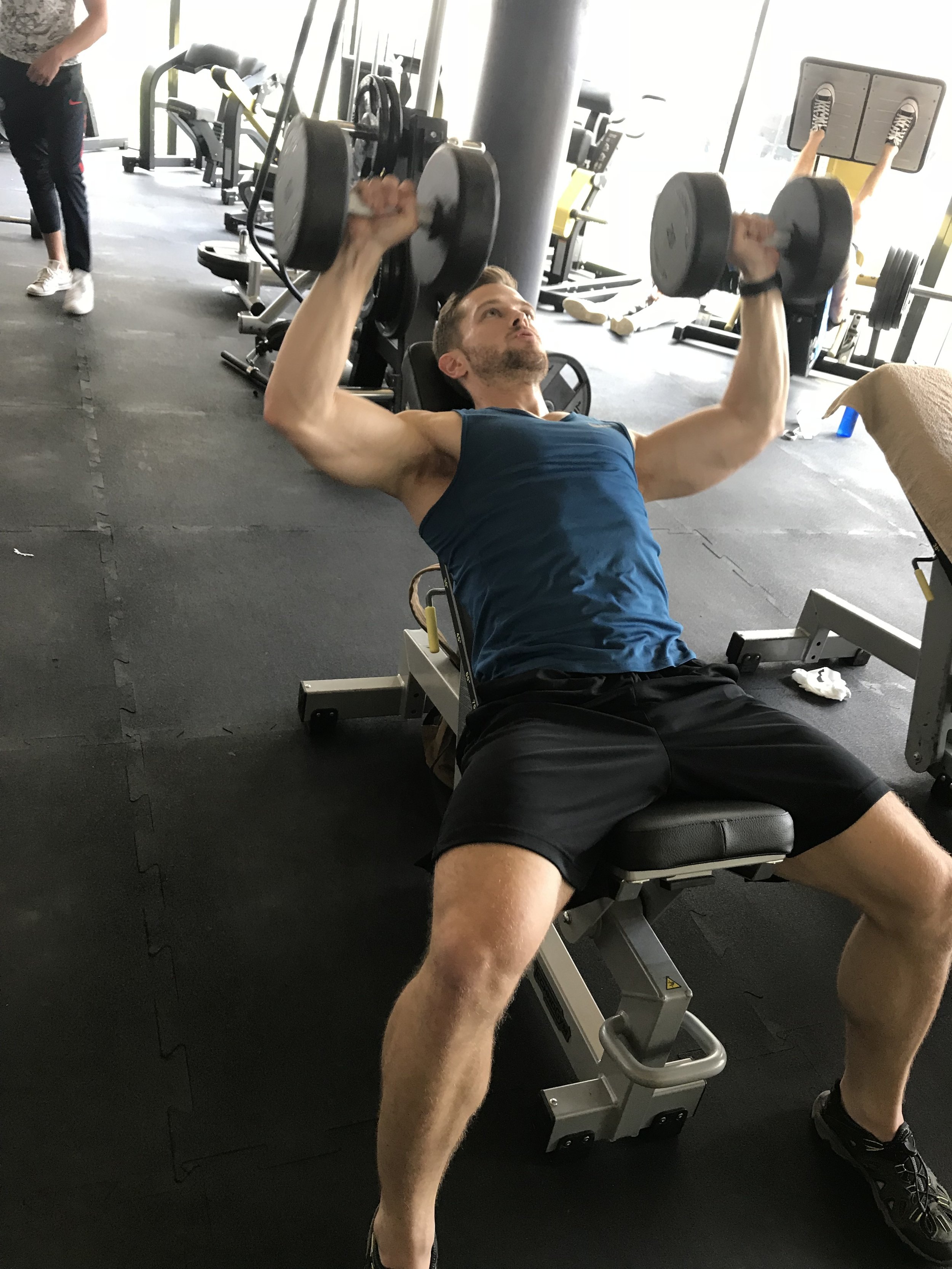 INCLINE DUMBBELL CHEST PRESS