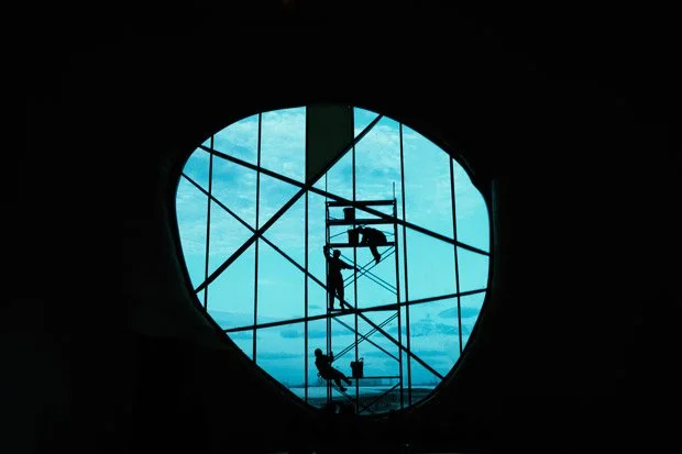 urban-photography-contemporary-worker-construction-2014-charles-joseph-de-ligne.jpg