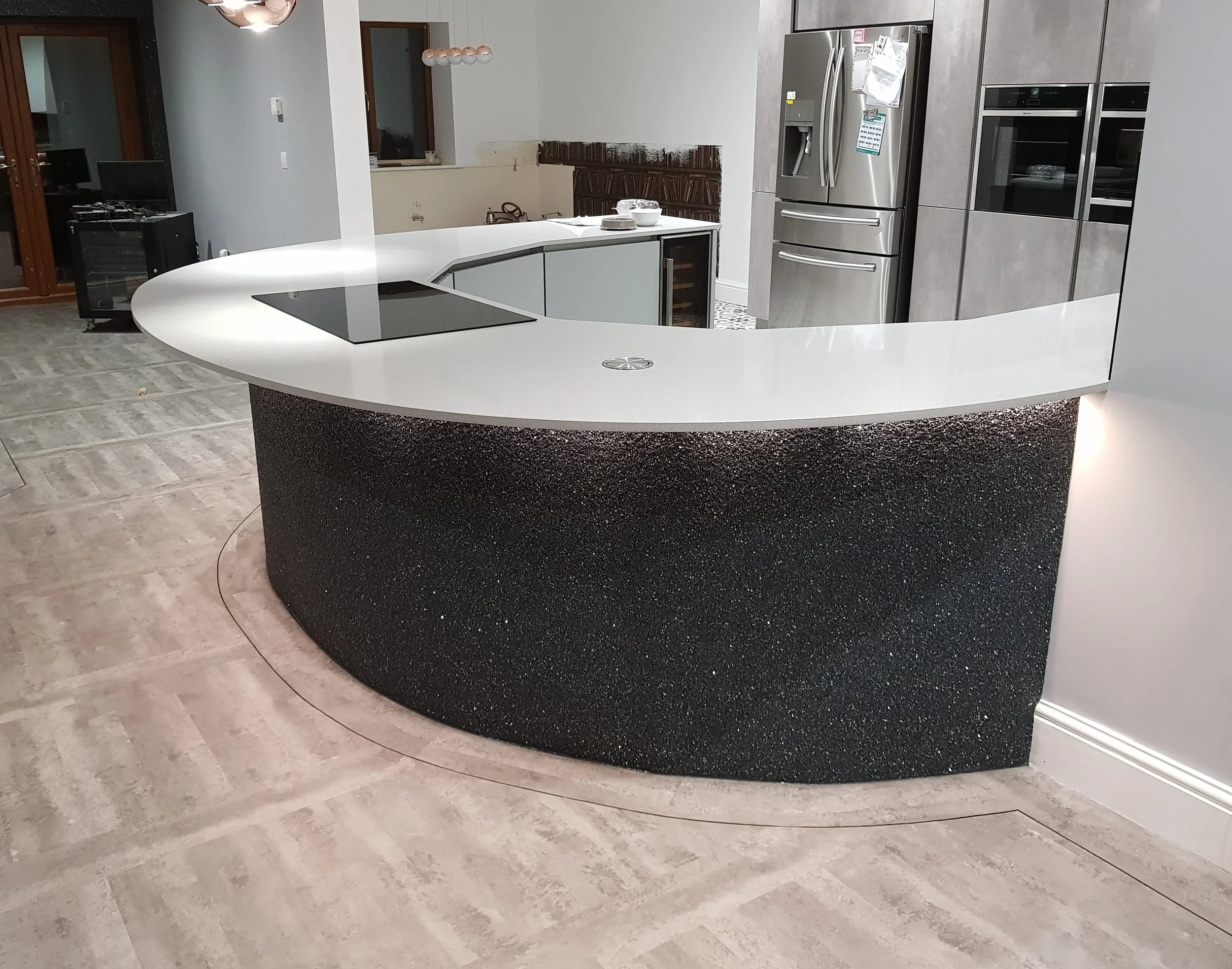 Having built the curve, we dressed the seating side in a Brian Yates textured wallpaper, and protected it with a diamond hard clear varnish.