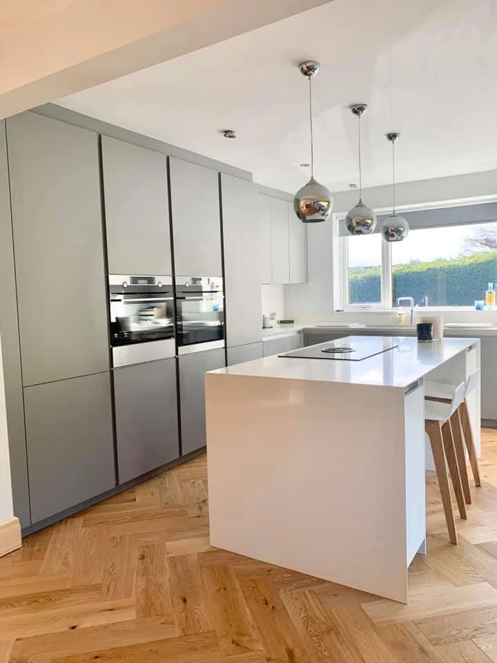 Ballerina German handleless kitchen in matt grey and white — Urban Haus