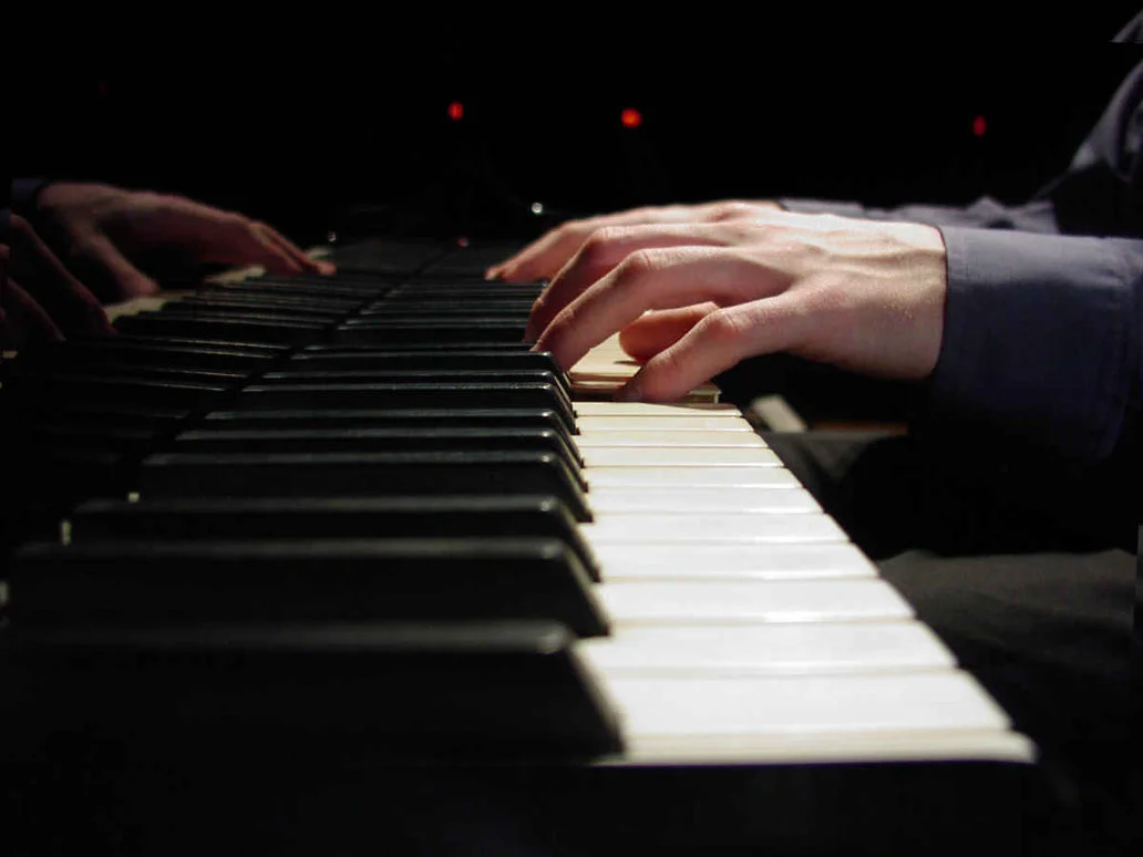 hands-playing-piano-wallpaper-3.jpg