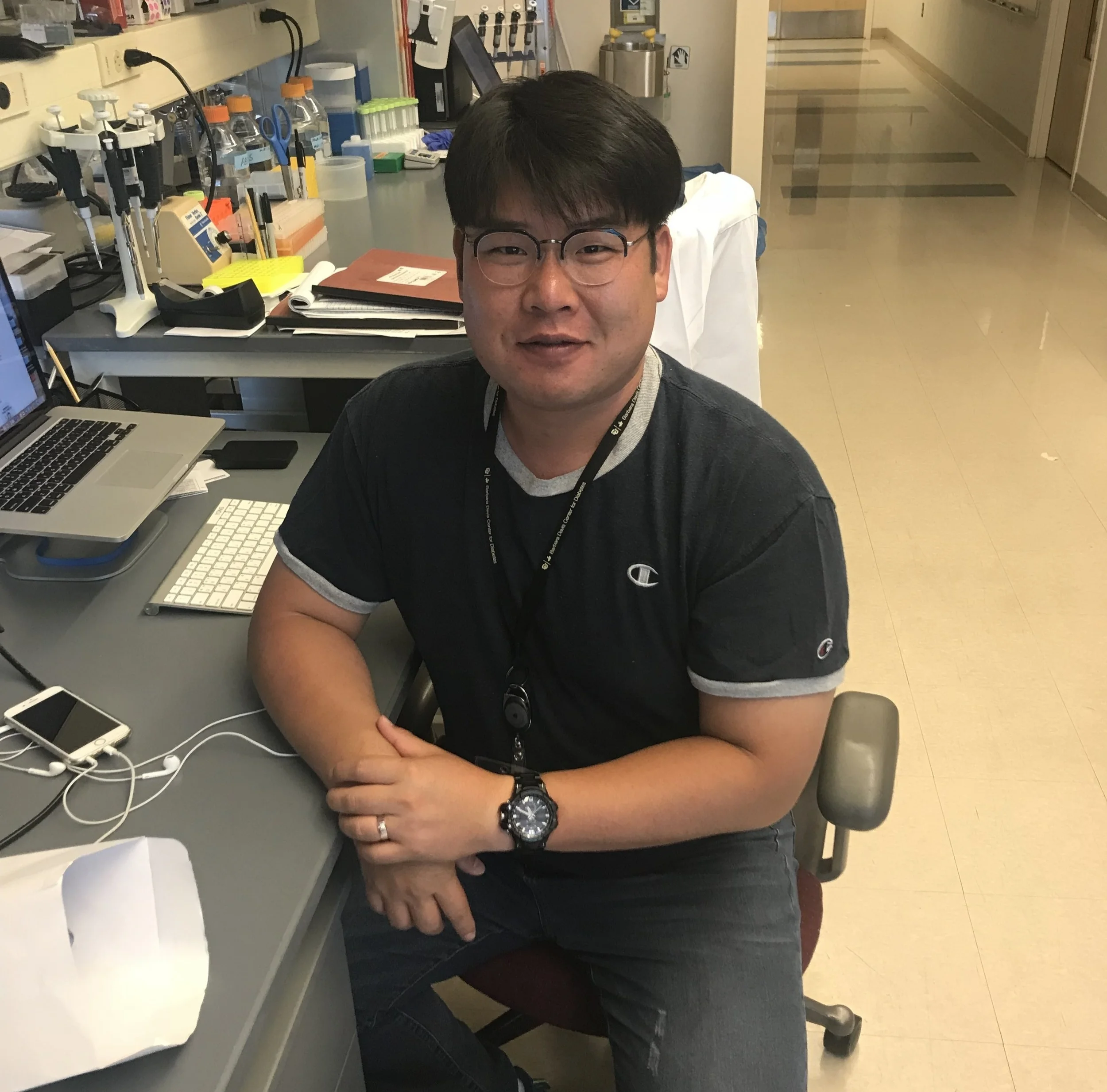 YongKyung Kim, PhD Postdoctoral Fellow My research focuses on the Intracellular Zinc in the beta cells. Zinc is tightly regulated, mainly bytransporters of the SLC30 (ZnT) and SLC39 (Zip) families. ZnT8 is also a major autoantigen in human T1D that is targeted by both the humoral and cellular arms of the immune system. Maintenance of optimal intracellular Zn2+ homeostasis is critical for beta cell function and survival, and reduction in ZnT8 activity leads to altered ß cell immunogenicity to adversely impact the local islet immune response.
