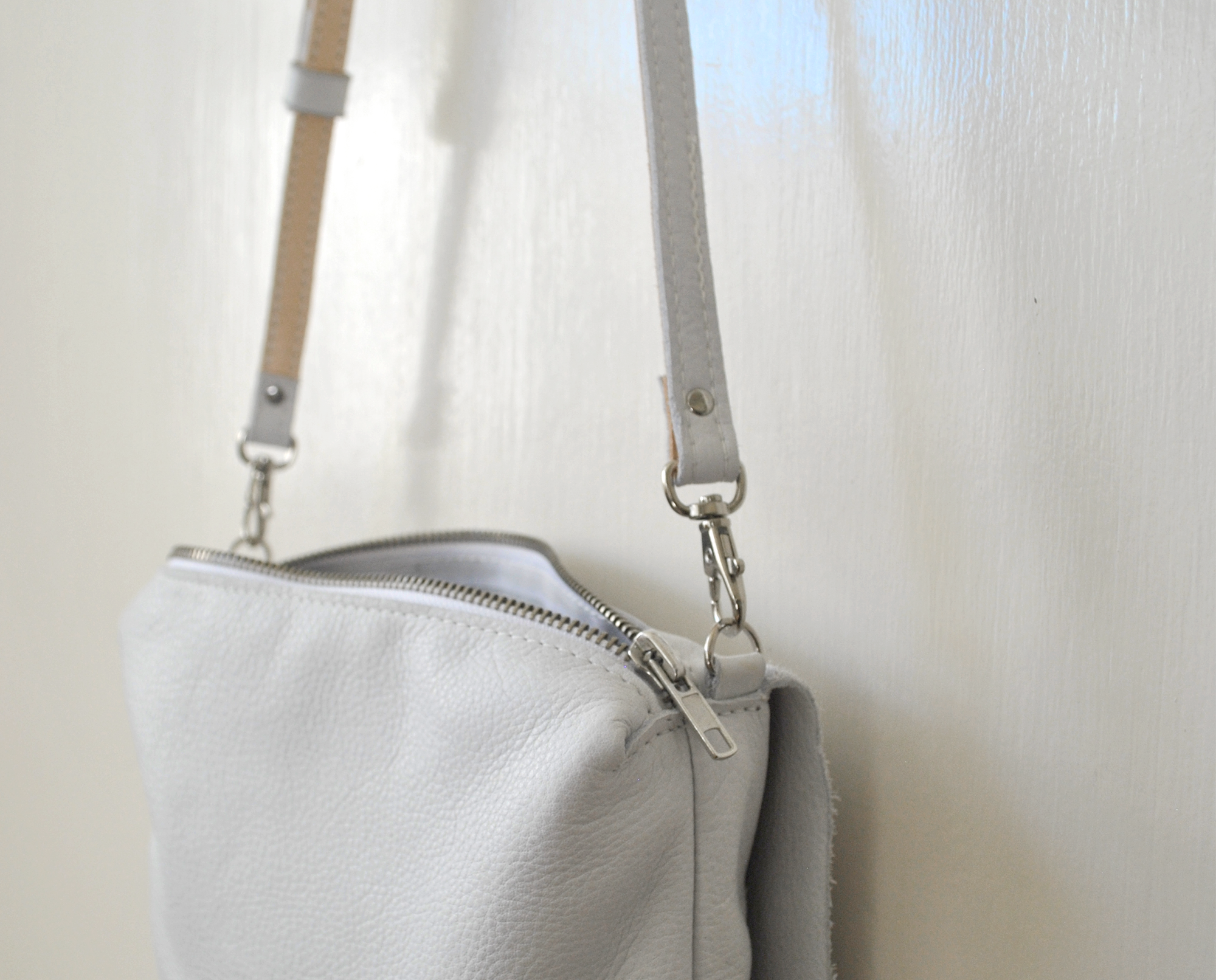 White purse detail open, Crossbody bag, Leather crossbody, Leather purse, Womens bag, Minimalist purse, Leather handbag, Shoulder bag, Everyday purse