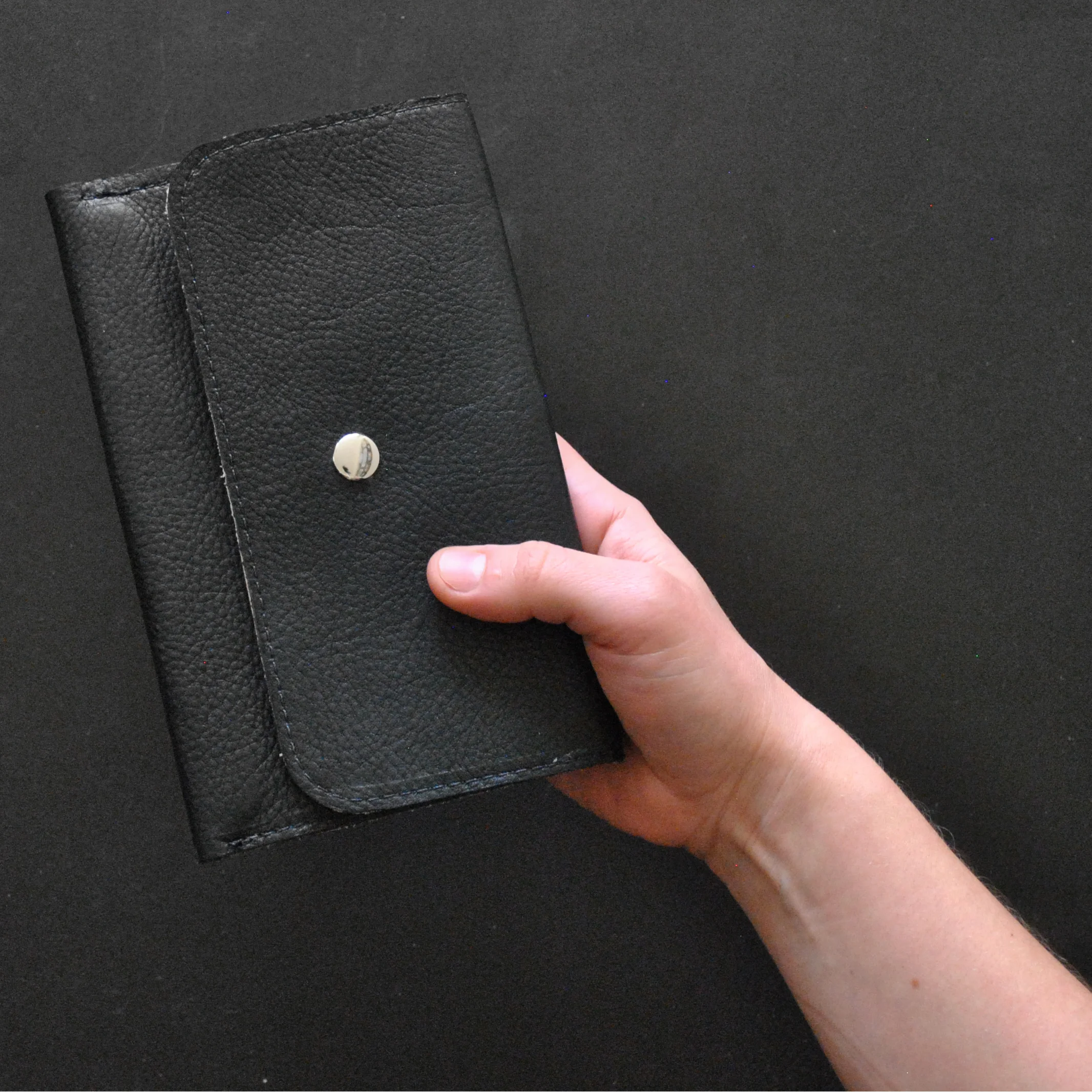 billfold_black_hand_sq.jpg