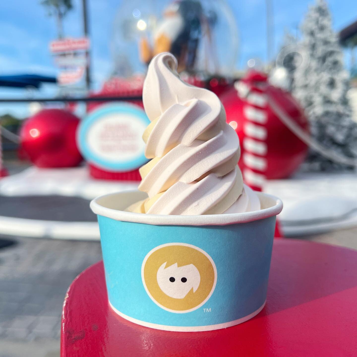 Happy holidays ❄️⛄️! We&rsquo;re now swirling strawberry cheesecake and salted caramel soft serve at Iceskimo Del Mar. Be sure check our new toppings as well!