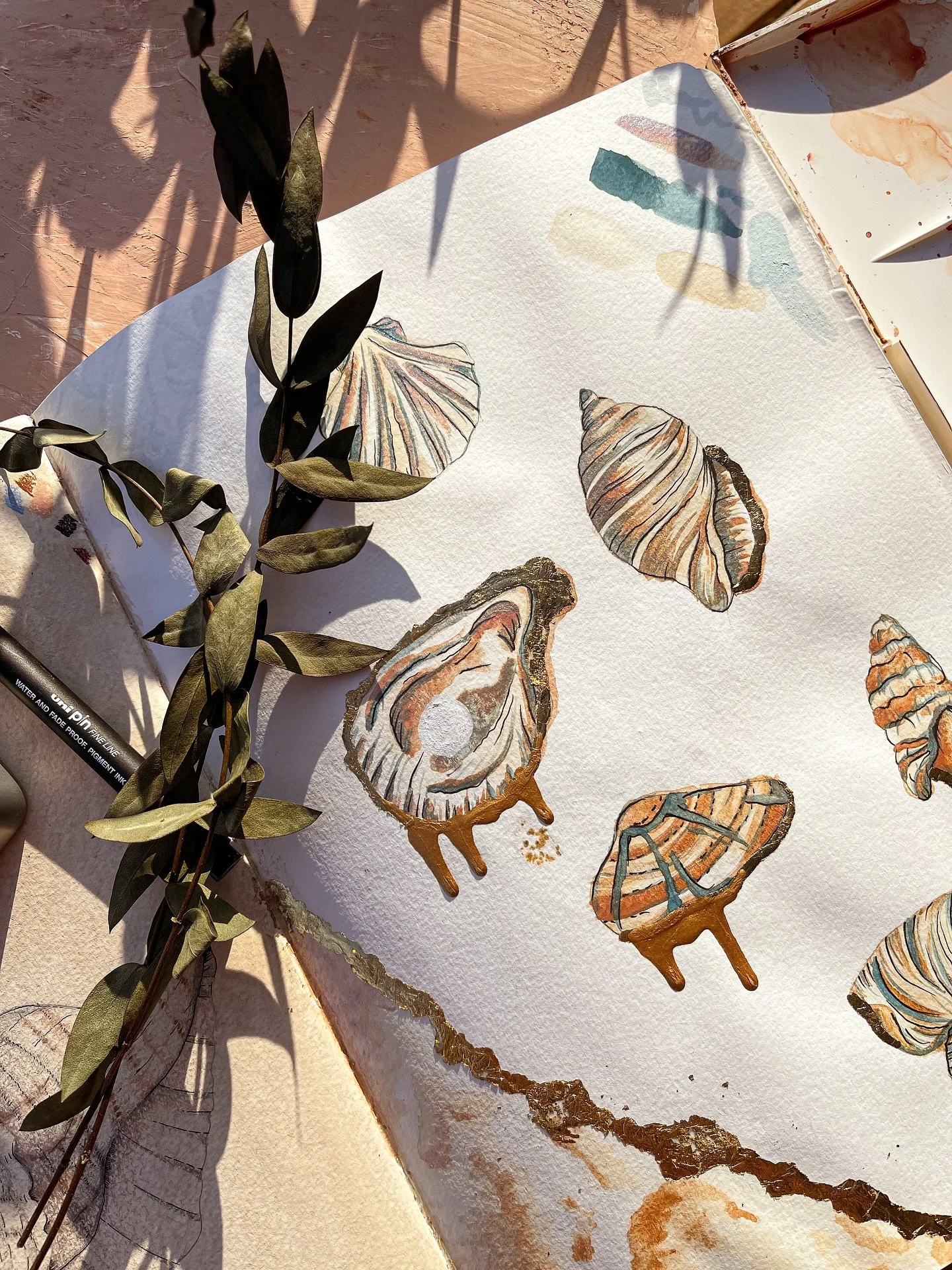 Sketchbook seashells 🐚

#sketchbookpages #sketchbooking #sketchbookdrawing #mixedmediaartwork #drawingoninstagram #seashellart