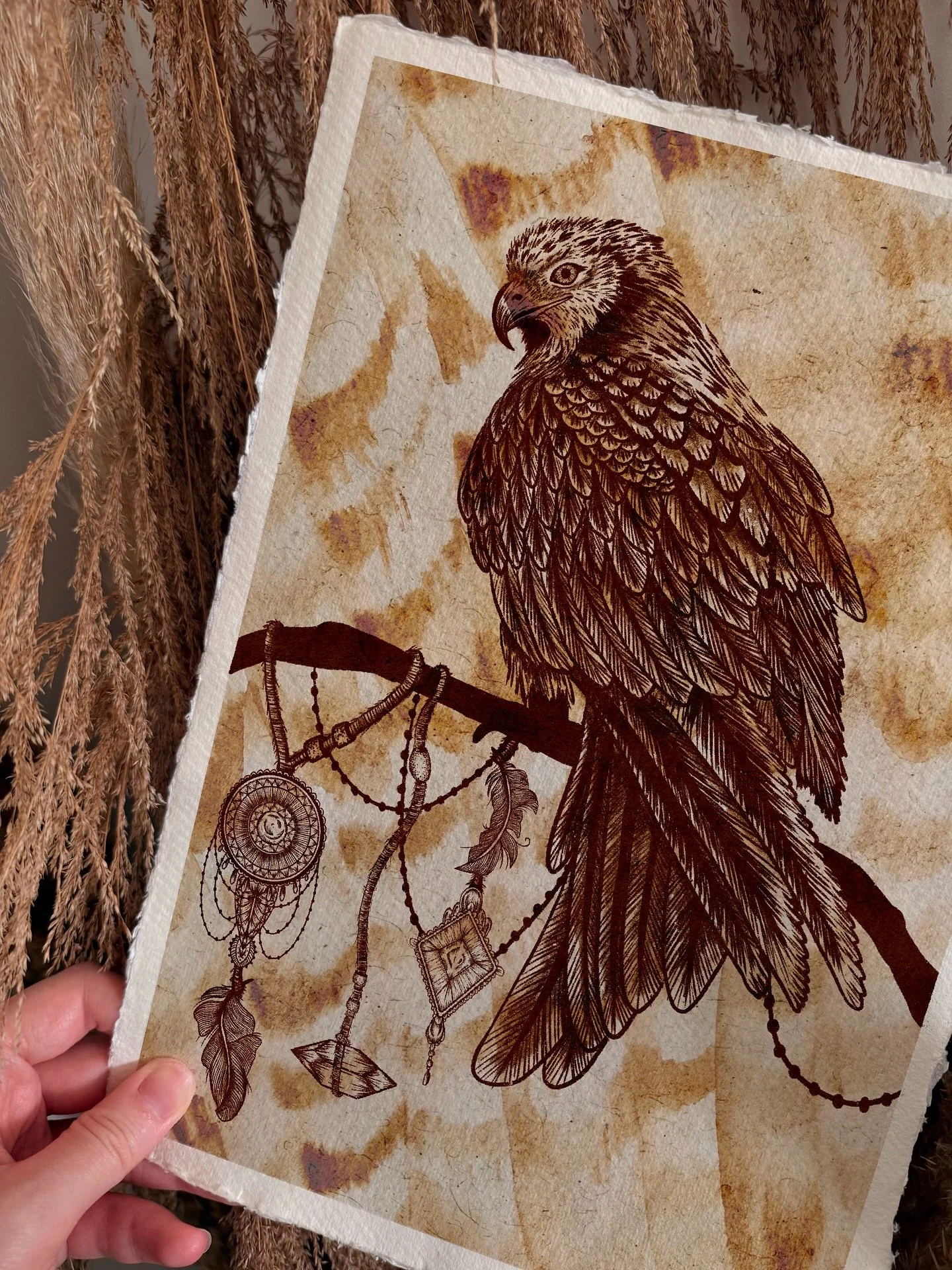 The prompt for day 2 of #peachtober25 is Kite, so of course I had to go with the bird. 

I enjoyed trying out a different background type for this one again, using watercolours to try and capture the patterns of the wings. 🤎 

#peachtober25kite 

#b
