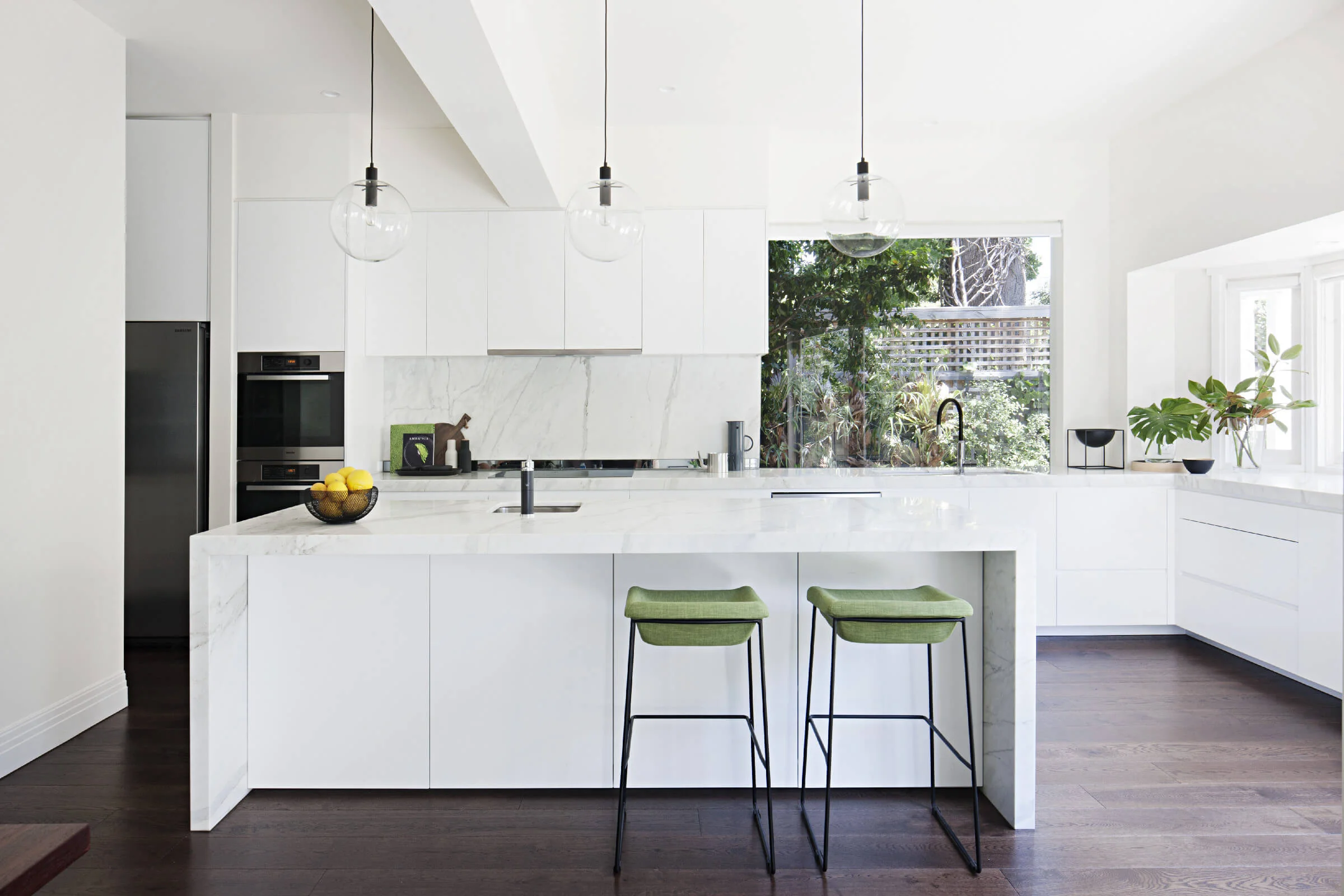 full-kitchen-with-two-stools-2x-min.jpg