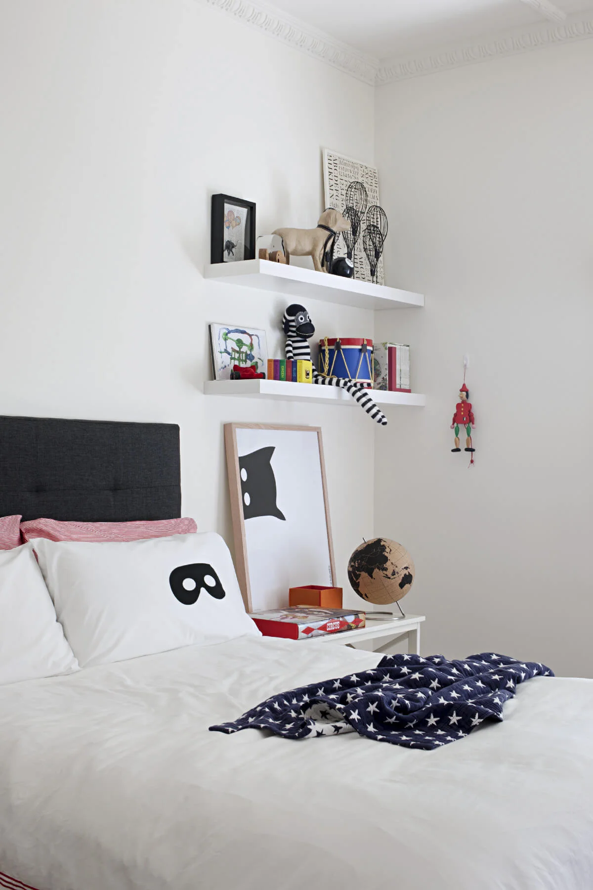 kids-room-with-globe-2x-min.jpg