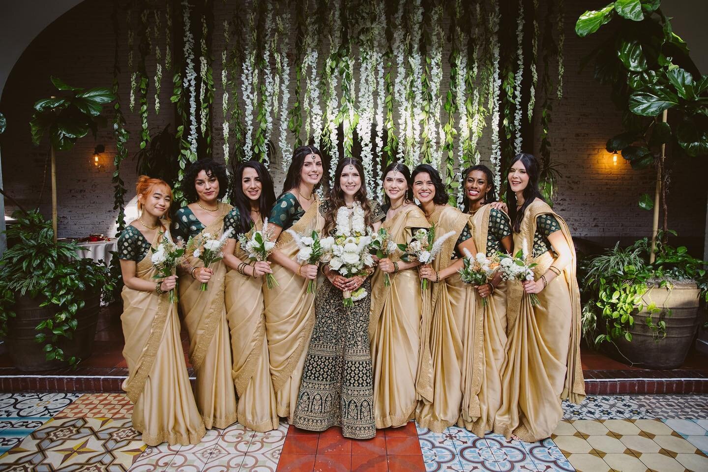 Such a gorgeous girl squad! 

Photos @theshalomimaginative 
Planning @opaleventplanning 
Beauty @beachbridalbeauty 
Henna @bridalbynisha 
Venue @ebelloflb 

#indianceremony #traditionalceremony #bridalhenna #weddingparty #weddingpartygoals #goldweddi