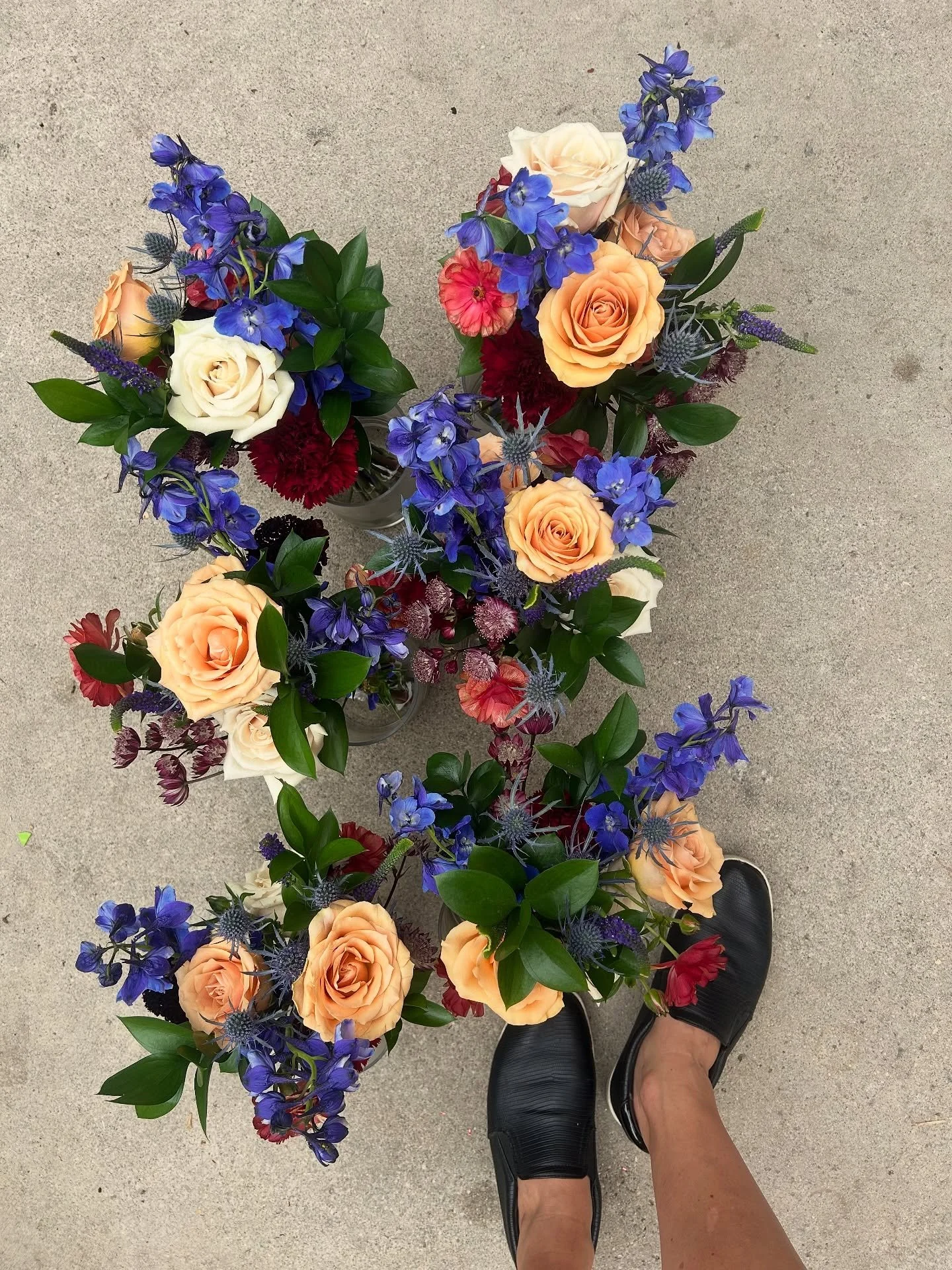 Best thing about fall weddings is the color! Second best is the sunsets 
This @poppyflowersco wedding from last week had a really cool palette. Stay tuned for this weekend too!! Going to be gorgeous!