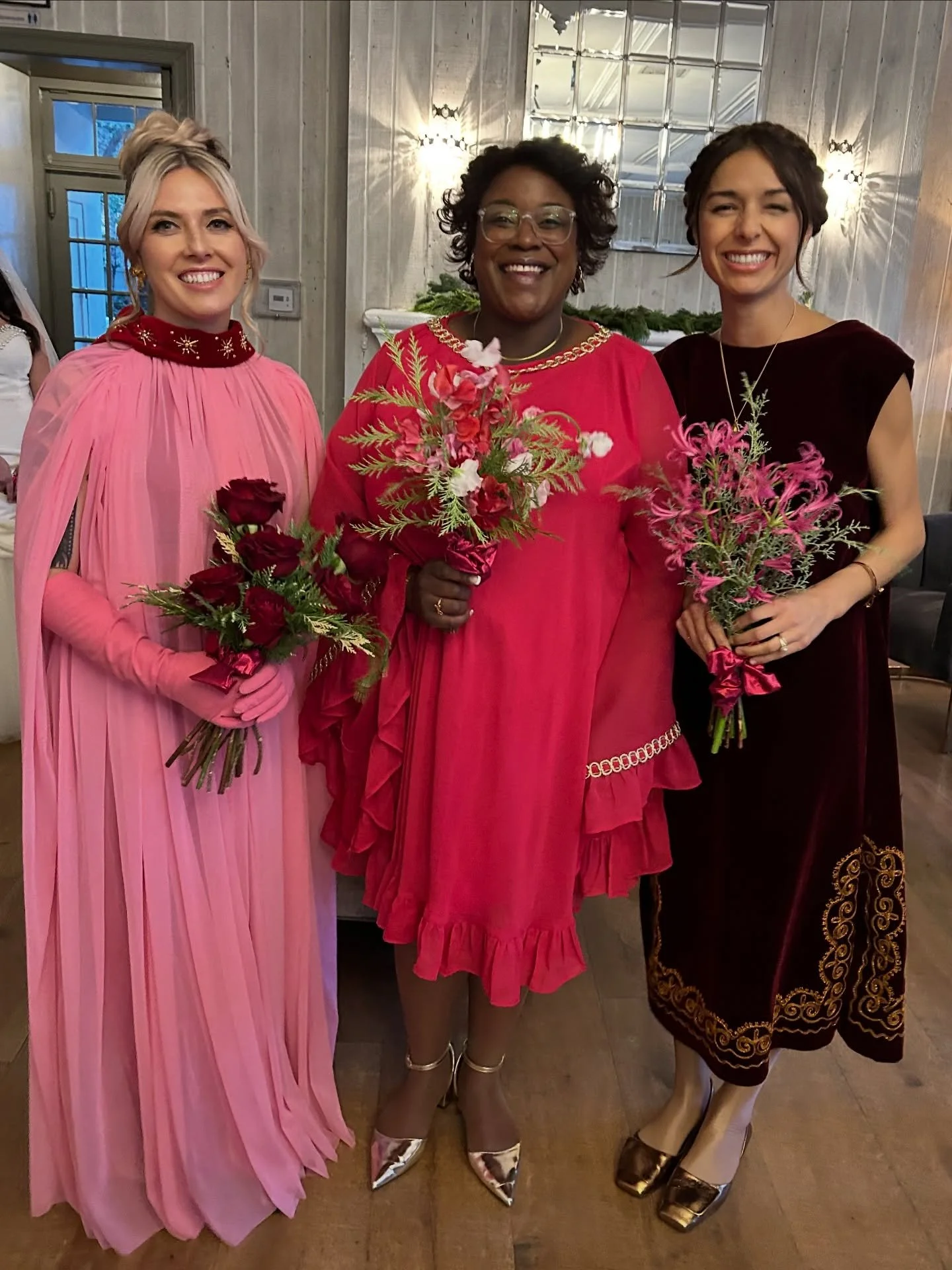 December 2023 - This bride knew bows were a trend way before me (which isn&rsquo;t that surprising!) 

Planning @amethysteventproductions 
Venue @maliboulakelodge 
Assistant @wisteriagardenfloral 
Catering @chefcordelia 

#bows #christmasbows #chistm