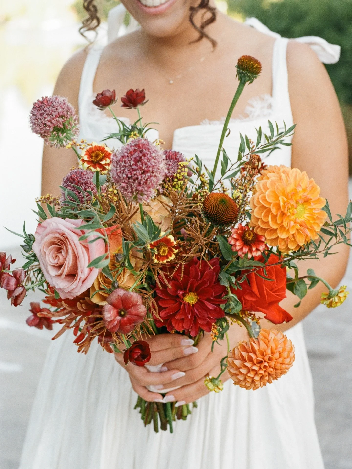 All the fall textures 

Coordination @sosmittenevents 
Venue @maliboulakelodge 
Photography @loveshackco 

#bridalbouqet #fallweddingflowers #bridalinspo #losangelesweddings #weddingflowerinspo