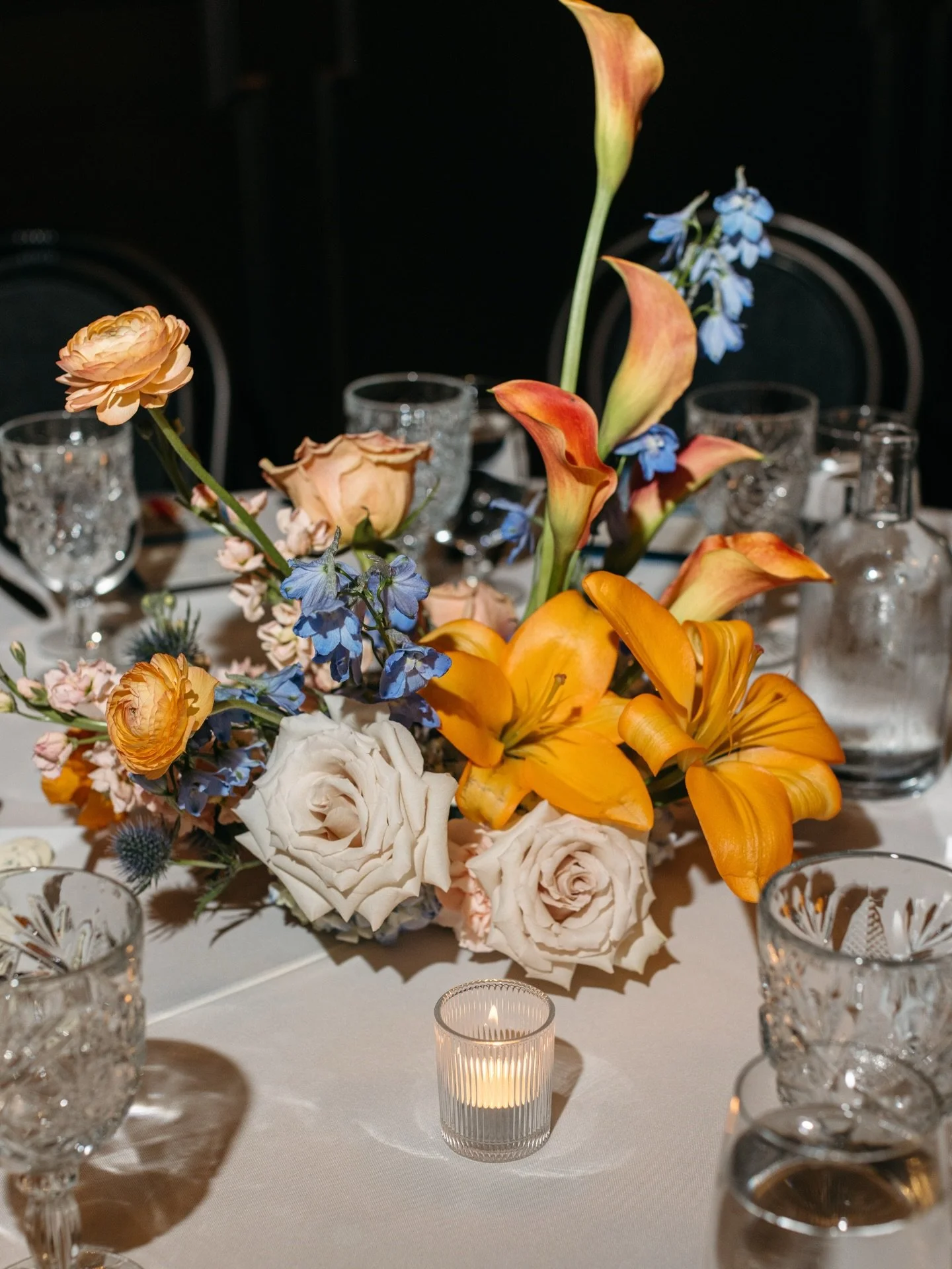 Centerpieces for Audrey + Eric 

Photos @amariproductions 
Planning @klinkevents 
Catering @treslacatering 
Venue @ebelloflb 
Line @stephanieslinens 

#weddingcenterpieces #boldweddingcolors #bluewedding #weddingcolorideas #weddingreceptionflowers