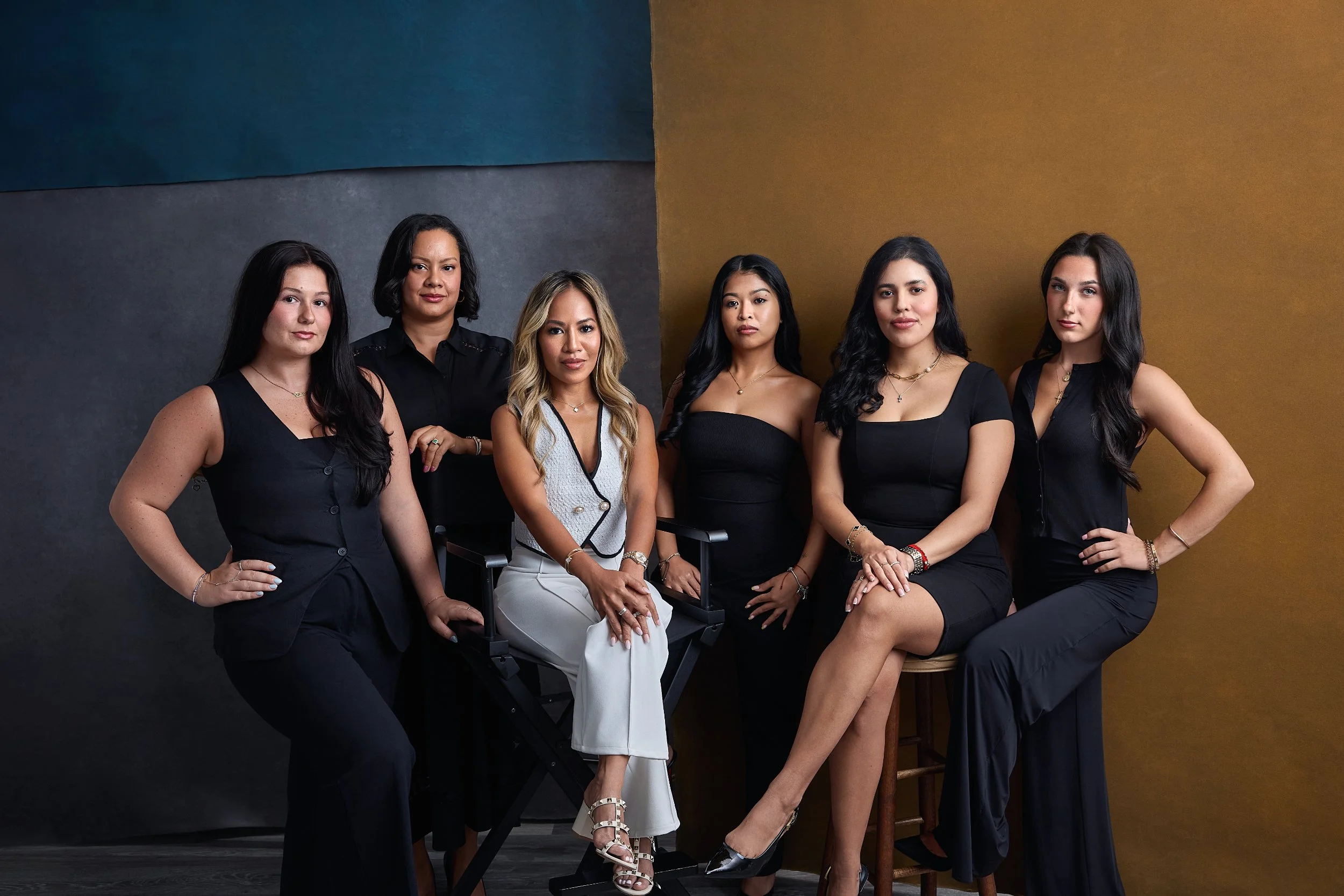 corporate-group-photo-in-studio