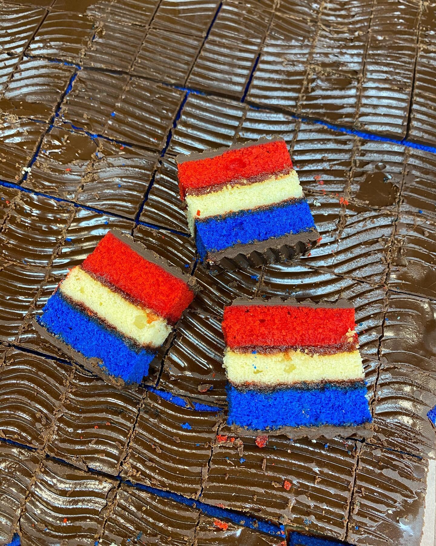 Happy Memorial Day Weekend! Red, white &amp; blue rainbow cookies now available 🇺🇸 #zeppieribakery
