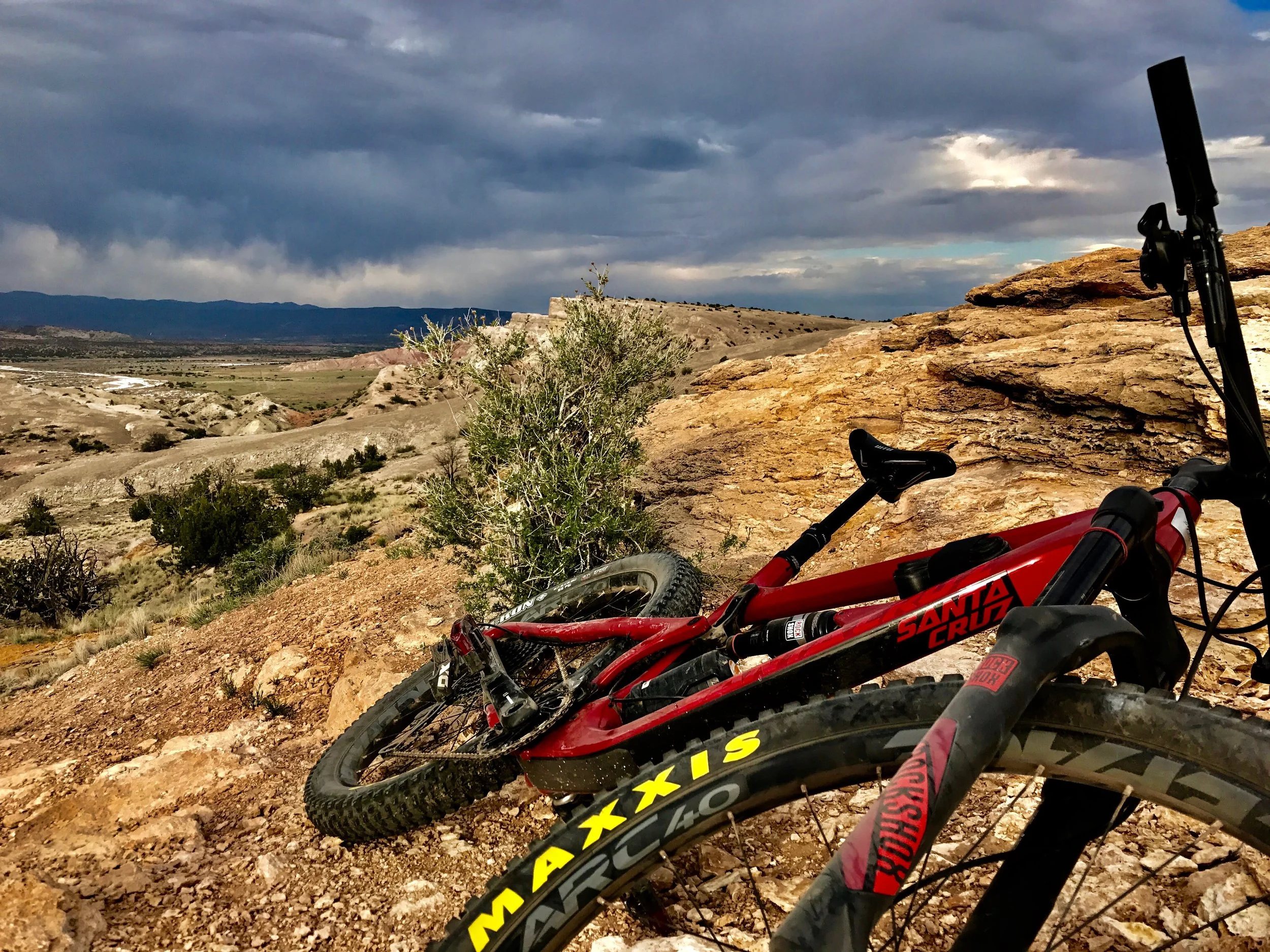 I generally outfit my bikes with ENVE wheels immediately upon purchase, but this time I thought I’d try something new. My ENVEs were backordered anyways, so I was able to put hundreds of miles on the ARC40 “6fattie” setup, which did not disappoint.