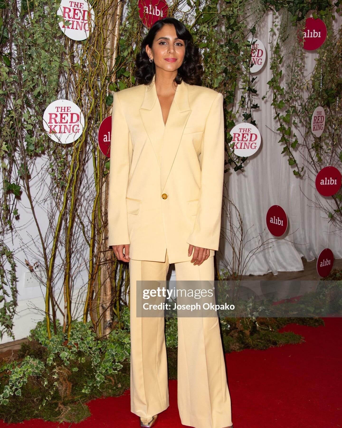 Our #anjlimohindra at the premiere of her brand new show #TheRedKing in which she stars as Grace Narayan. Coming to @alibichannel in April. Written by Tony Whithouse and produced by @quaystreetproductions 

Tap for Glam Credits