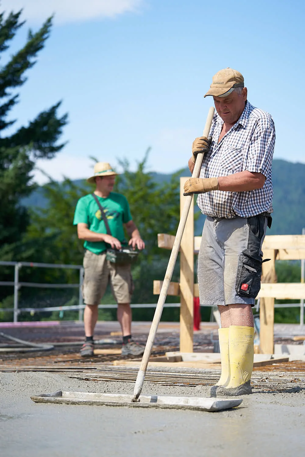 rolf-bau-handwerker-maurer-toelz.jpg