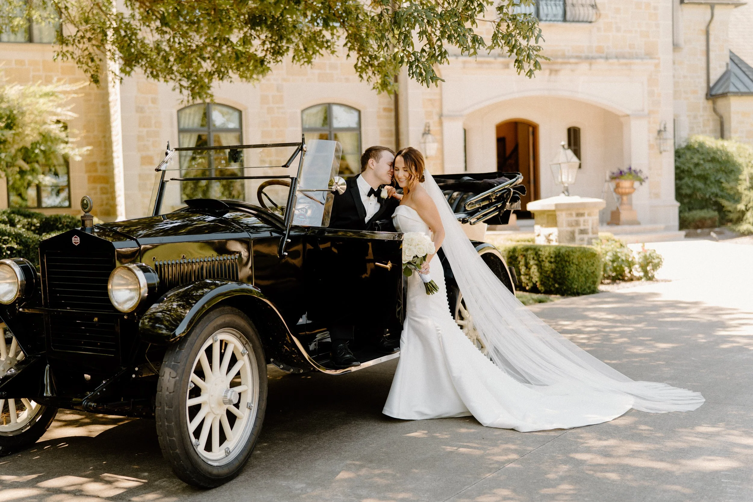 Emmy + Anthony | Vintage Summer Wedding