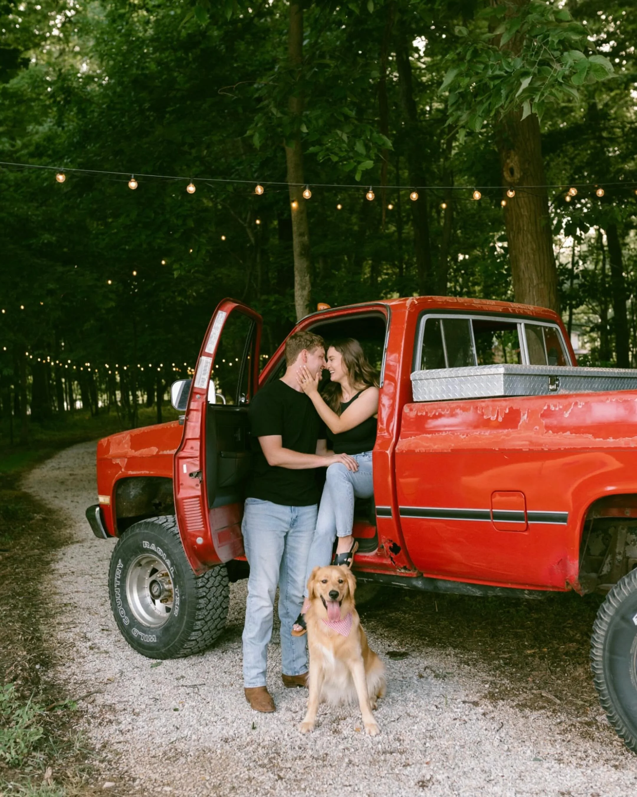 Emma &amp; Drew!!! What a perfect evening at @highbanks_weddingsandevents with these two. 🤍 We can&rsquo;t wait to celebrate them right back here again next spring!

Photos by Kayla