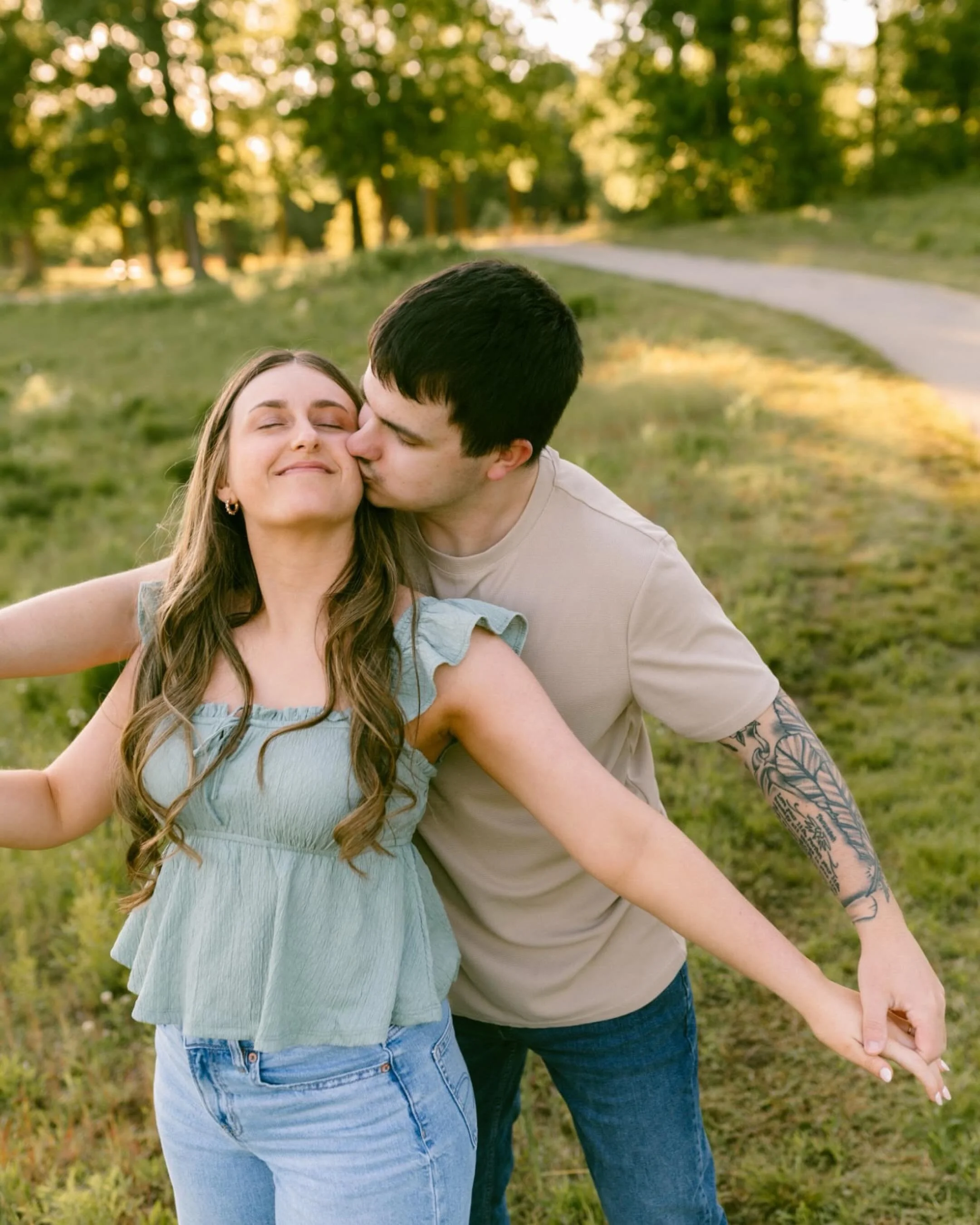 What a perfectly sweet &amp; laidback evening with Shealyn &amp; Drew ☀️ May has been spoiling us big time!

Photos by Kayla