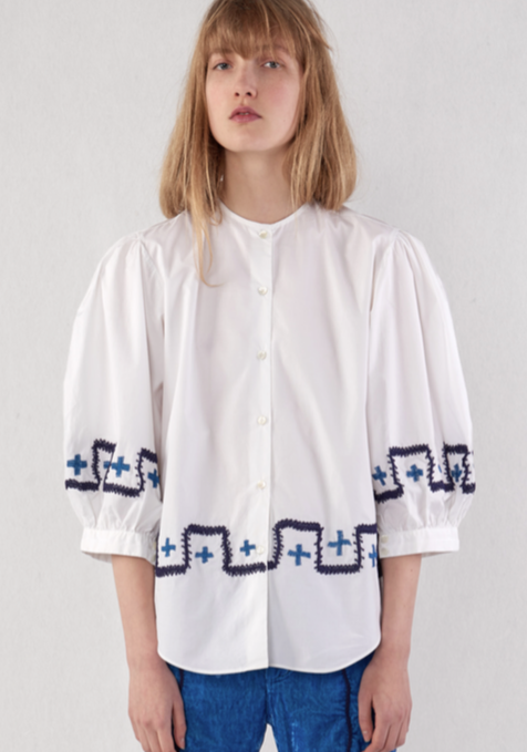 JBJ IXORA RUFFLE SHIRT W: NAVY&BLACK EMBROID WHITE .png