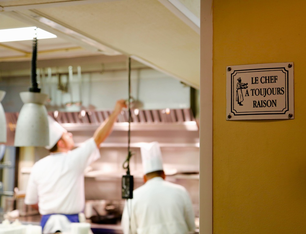 Le+Chef+a+Toujours+Raison+Sign.jpg