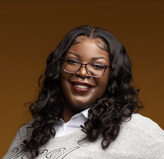Jhanay Davis Headshot.png