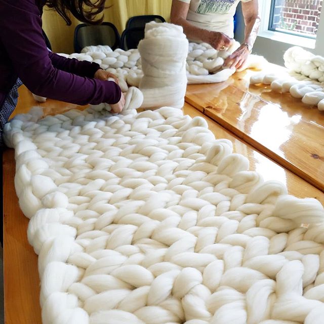 My favorite part about teaching how to make a chunky knit blanket is watching the amazement as a spool of amazingly soft merino wool transforms into a fabric that is irresistibly inviting, in two hours!! Its magic every time I make one and every time I teach others to make one.
#knitworthyarts #kwarts #chunkyknitclass #learntomake #maker #merinoblanket #handmade #homedecor