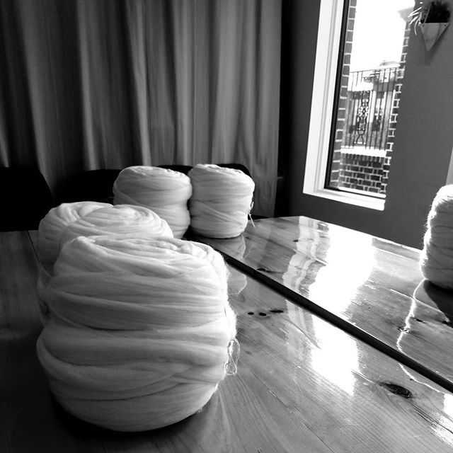 The stage is set.
#knitworthyarts #kwarts #chunkyknitclass #chunkyknitmerino