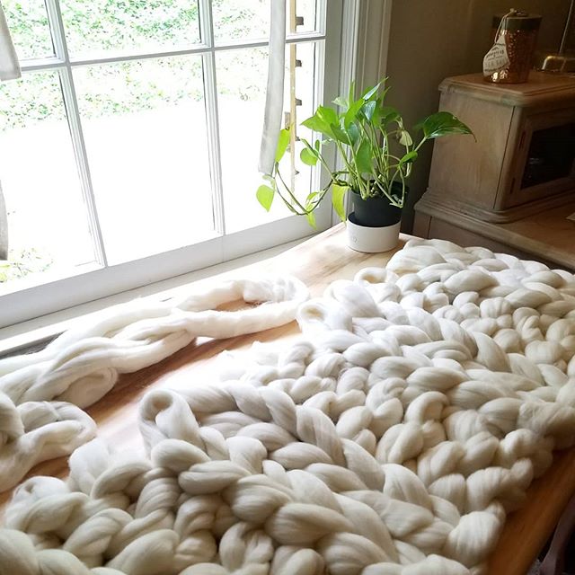 Sneak peak!This Georgia heat isn't detouring me from stocking up on some new designs for the coming Fall and Winter! Stay tuned! Early bird specials will be coming your way in a couple of months π
#knitworthyarts #kwarts #chunkyknit #homedecor #blanket #handmade #sosoft #socozy