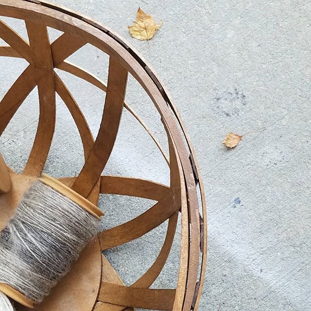 Subtle signs of changing seasons.
#knitworthyarts #kwarts #isitfallyet #handmade #handspunyarn #waitingforcoolerweather #wool #fiber