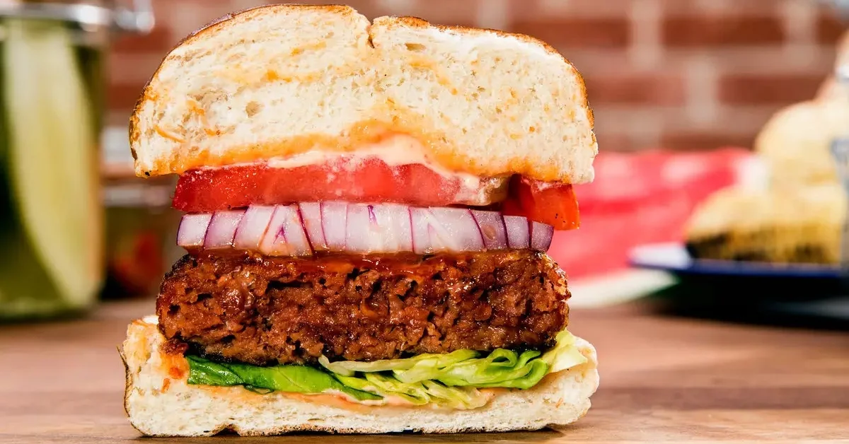 Plant-based lunch Beyond Burger, healthy vegan lunch food. 