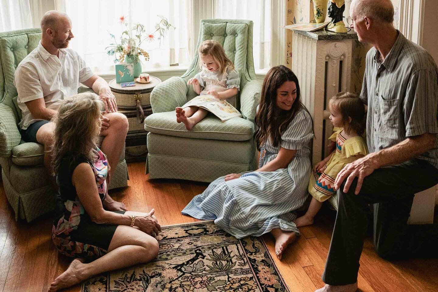 A beautiful moment from a recent three generation family lifestyle portrait session. If you&rsquo;d like to see more images from this gorgeous session just click the link in my profile to head to the blog. Happy Monday everyone!🧡📸

#daniellegardner